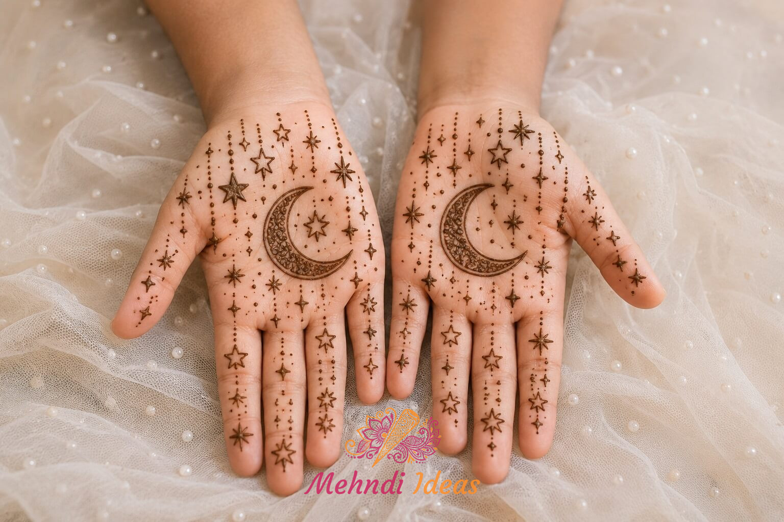 मून एंड स्टार ड्रीम फ्रंट हैंड मेहंदी डिज़ाइन