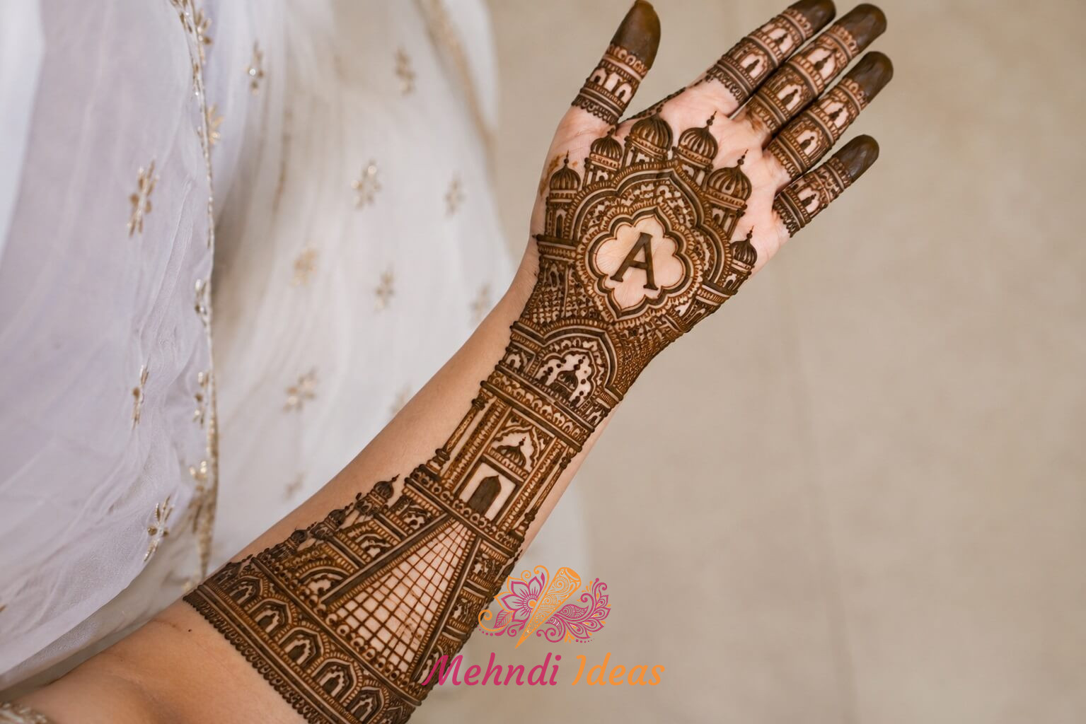 A Letter Mehndi Design वाला कमल मंडप ब्राइडल फ्रंट हैंड