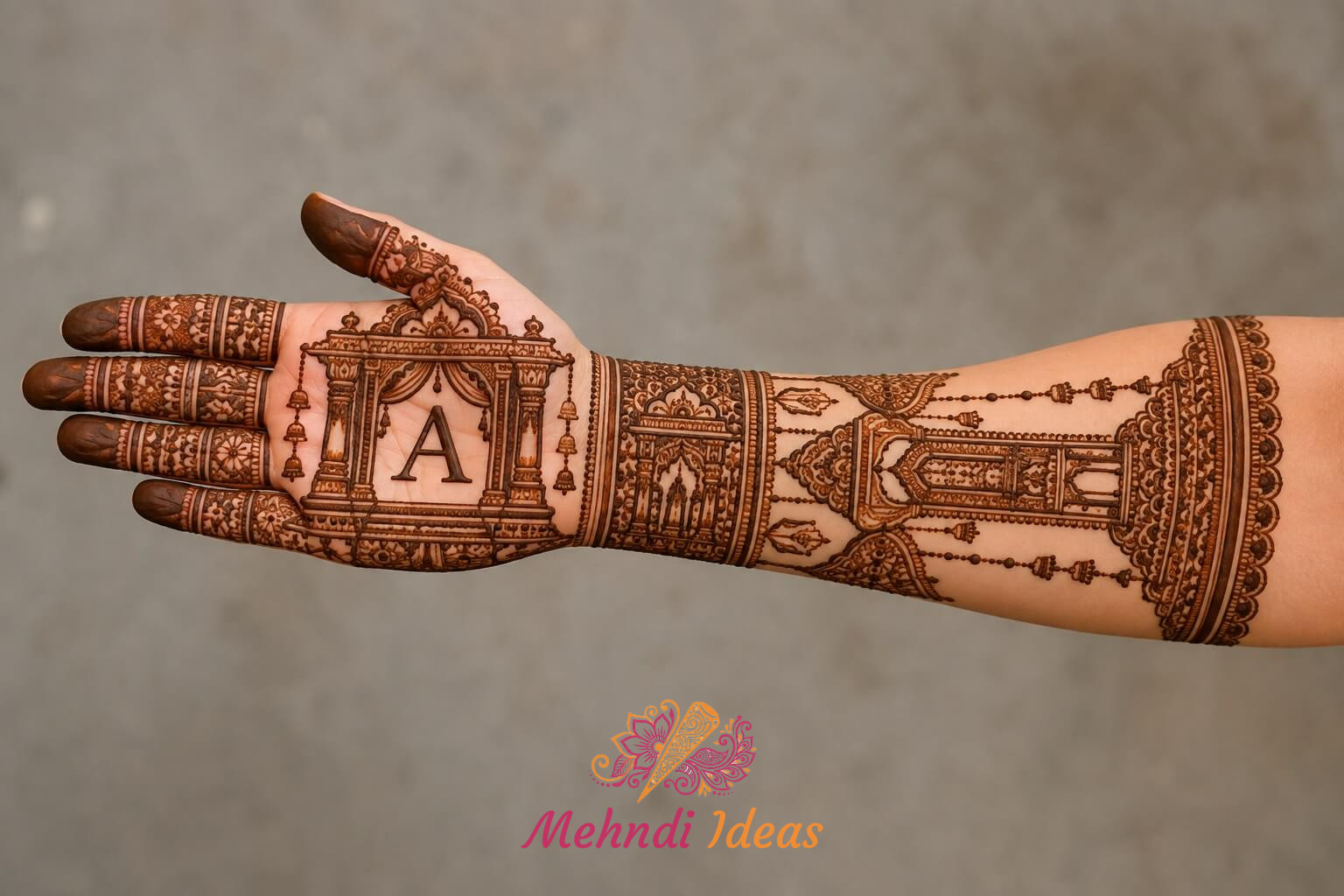 A Letter Mehndi Design वाला विवाह मंडप फ्रंट हैंड ब्राइडल मेहंदी