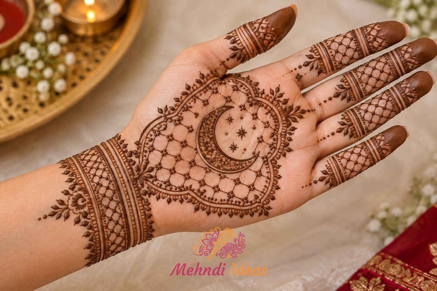 करवा चौथ मेहंदी डिज़ाइन में चांदनी जाली से प्रेरित पारंपरिक फ्रंट हैंड मेहंदी
